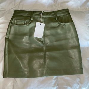 Brand new Aritzia skirt